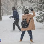 برف بازی دختر و پسر