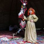 دختر عشایر در آلاچیق